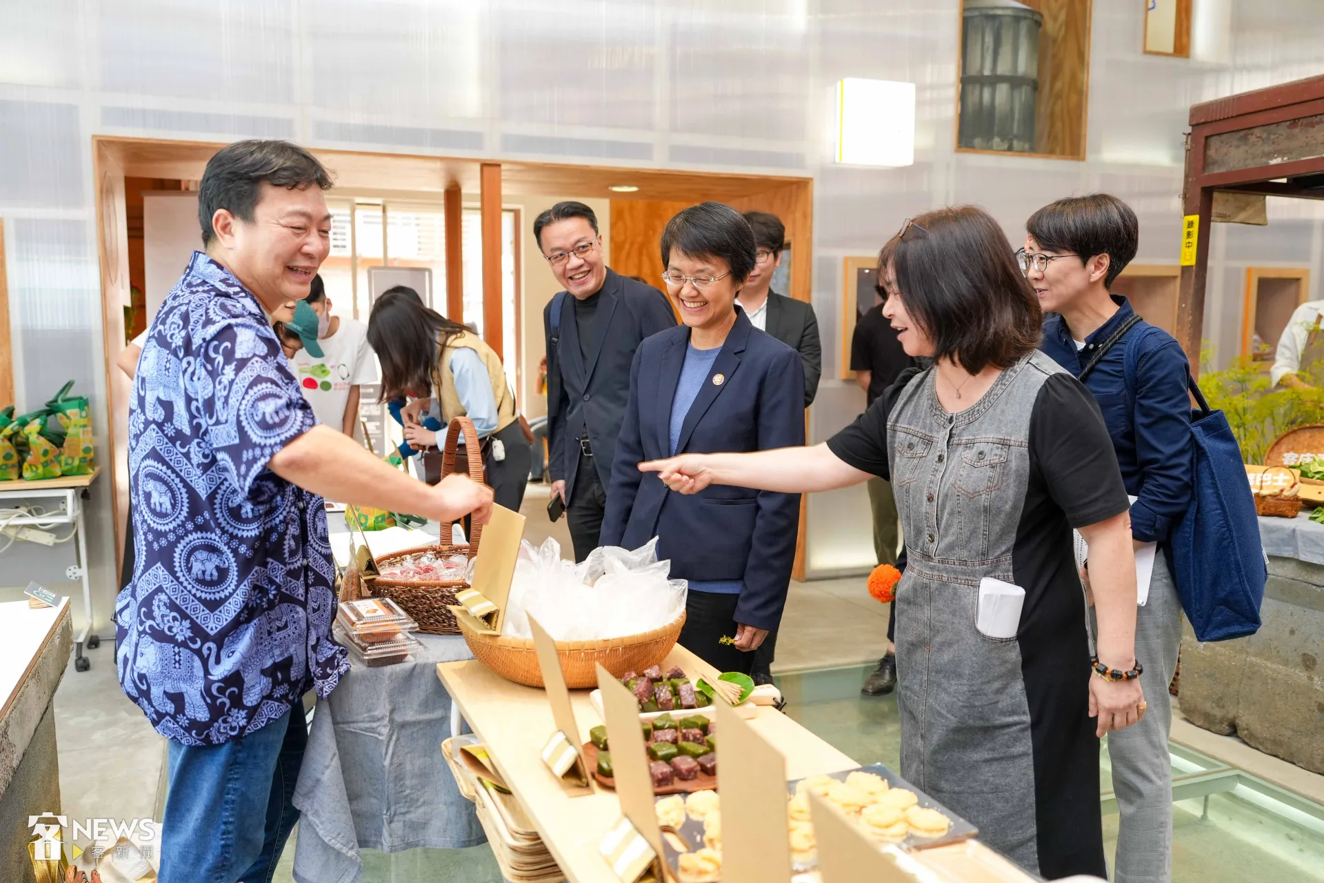 客庄市場好好玩計劃主持人陳志東（左）指出，希望透過活動讓更多人認識客家飲食與文化。李台源攝