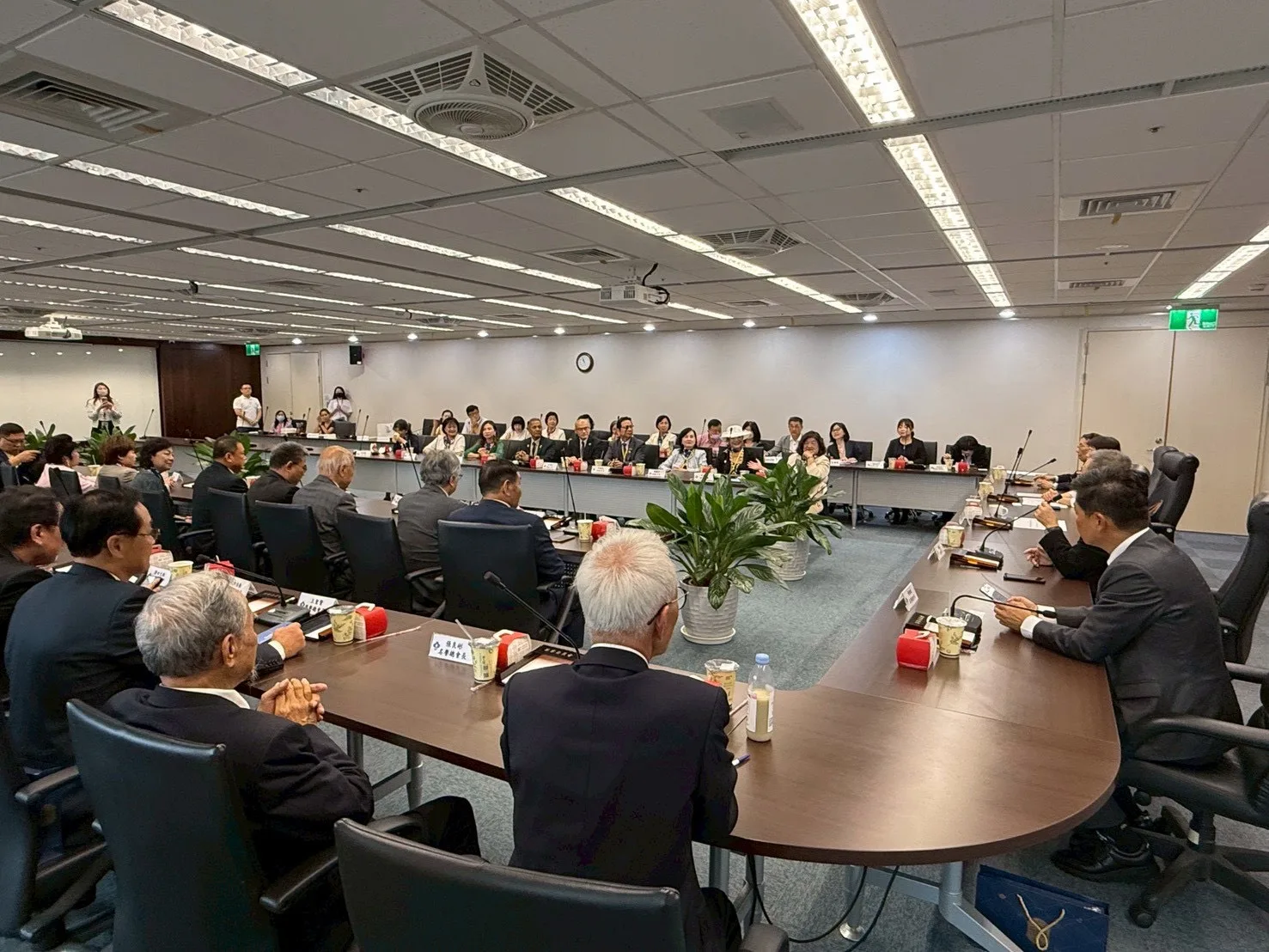 亞洲台灣客家聯合總會拜會客家委員會。客委會提供