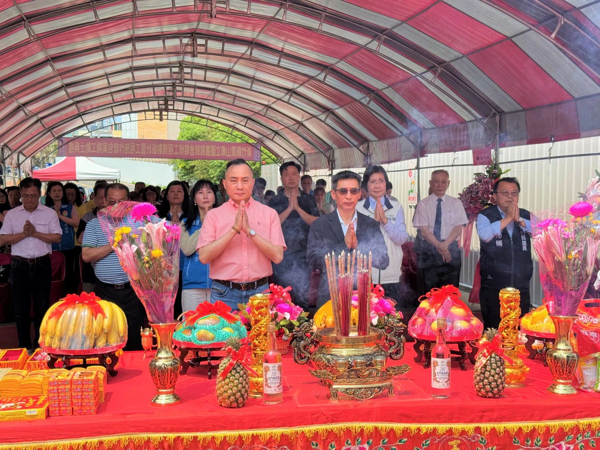 寶山鄉立圖書館圖書館館舍裝修工程今天舉行動土典禮。客家委員會提供
