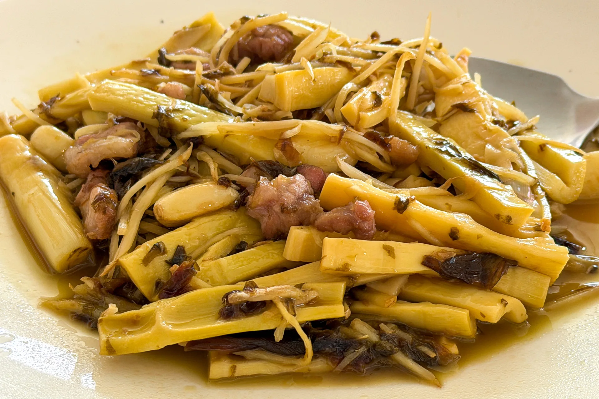 鹹菜乾桂竹筍。蕭秀琴攝