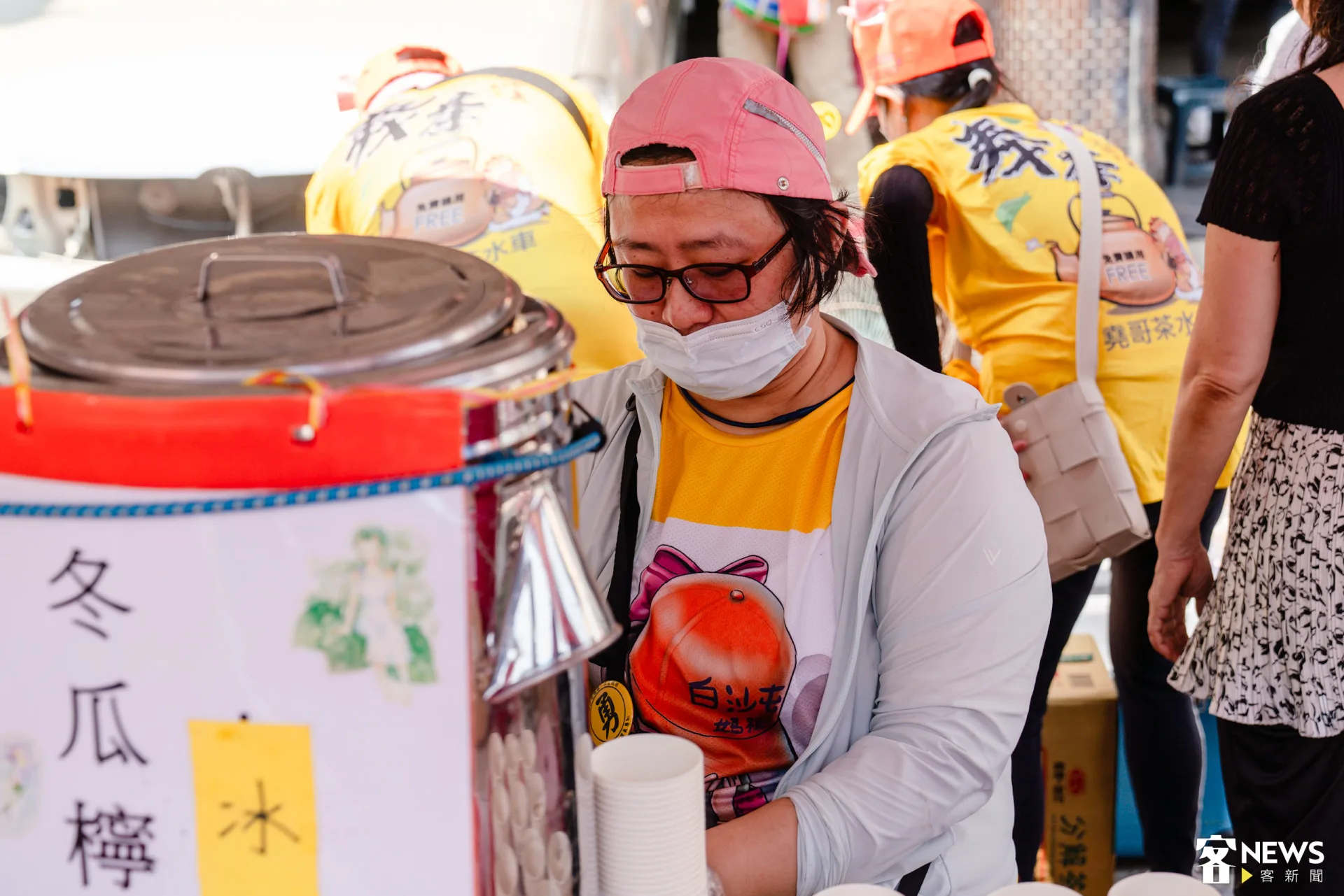 「堯哥茶水車」志工超過40人，吃、住、交通全部自費。朱愷元攝