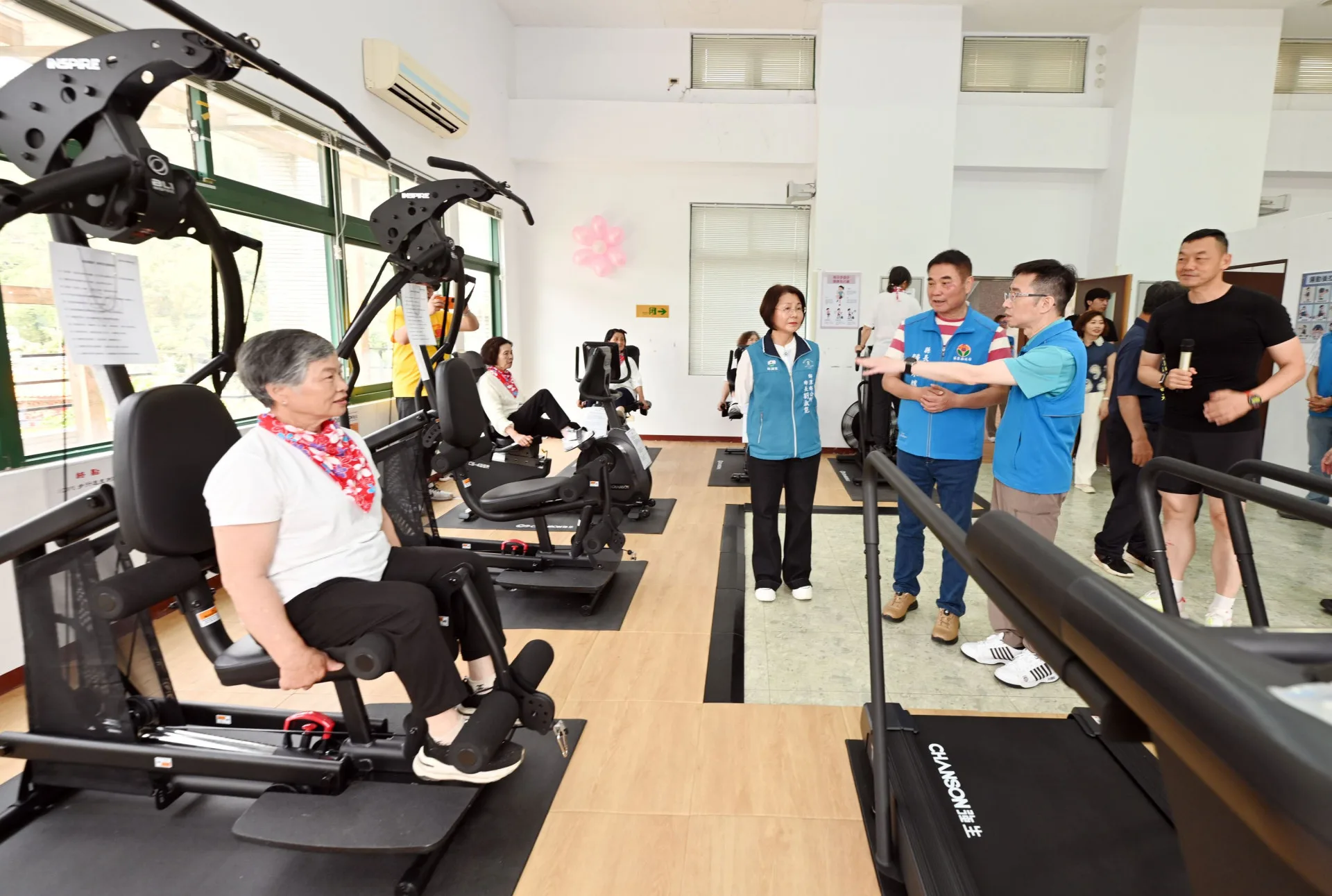 苗栗獅潭銀髮健身俱樂部揭牌　高齡設施打造專屬運動空間