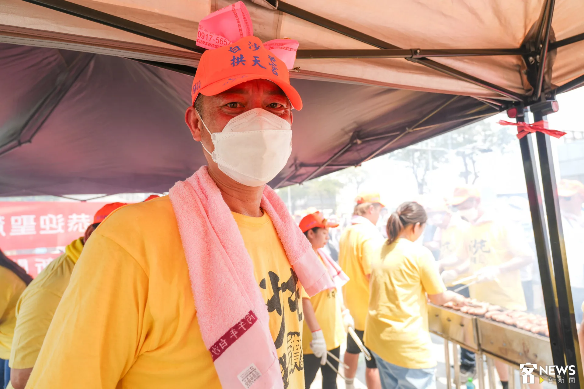 大埔鐵板燒連三年到場支持,現場負責人蔡育霖表示,這次特別率領新竹與台中的員工團隊來烤香腸給大家吃。蔡依璇攝