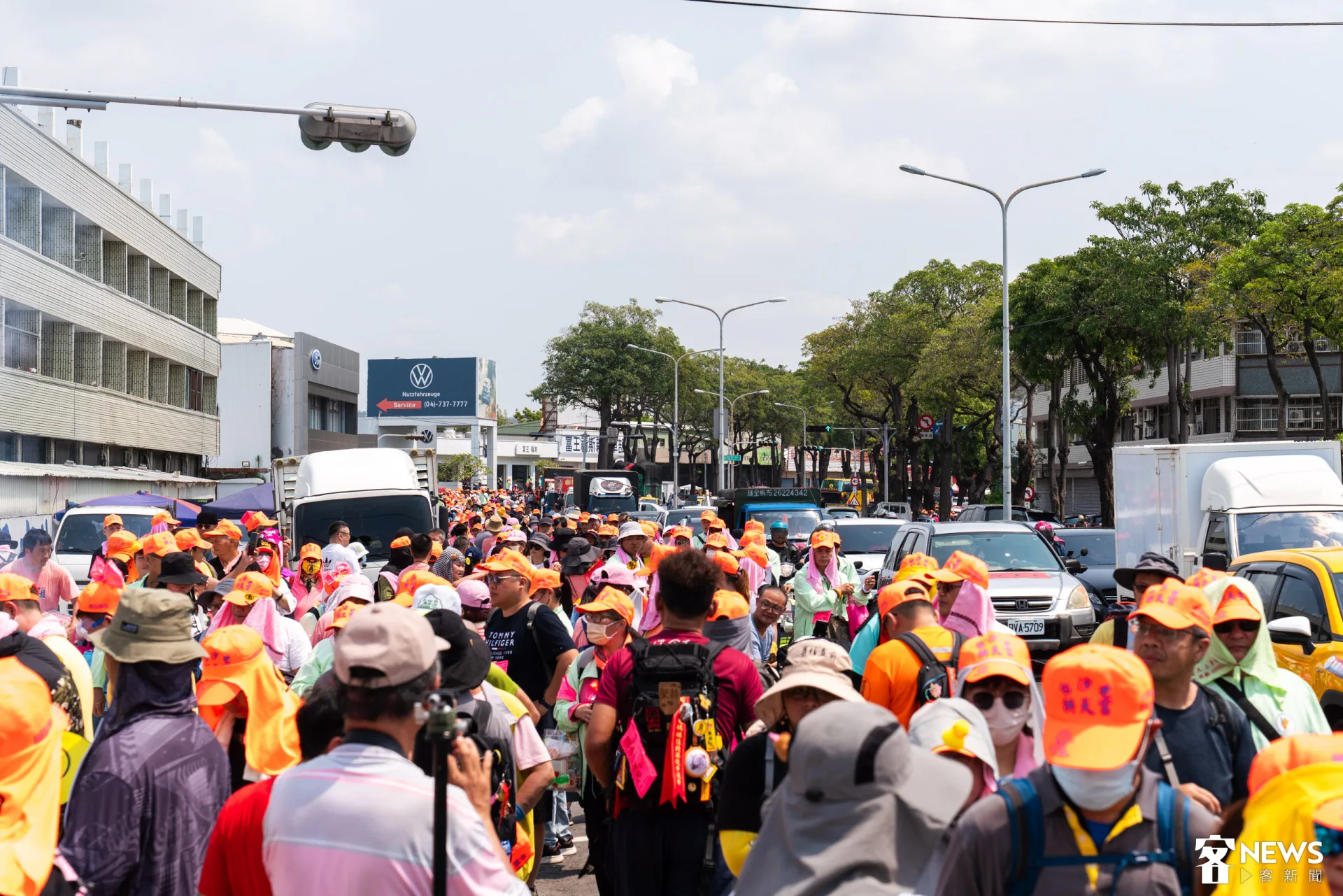 白沙屯媽祖進香第二天進入彰化,人潮壯觀。朱愷元攝