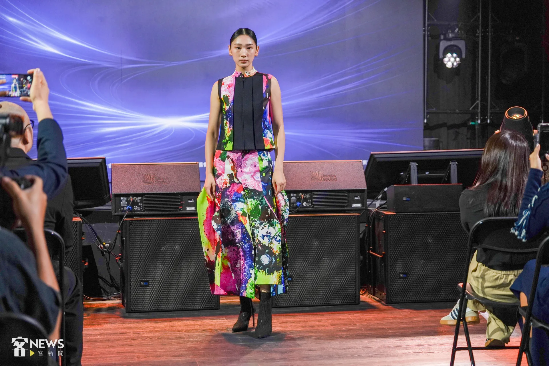 客家時尚獎記者會安排模特兒時裝走秀。李台源攝