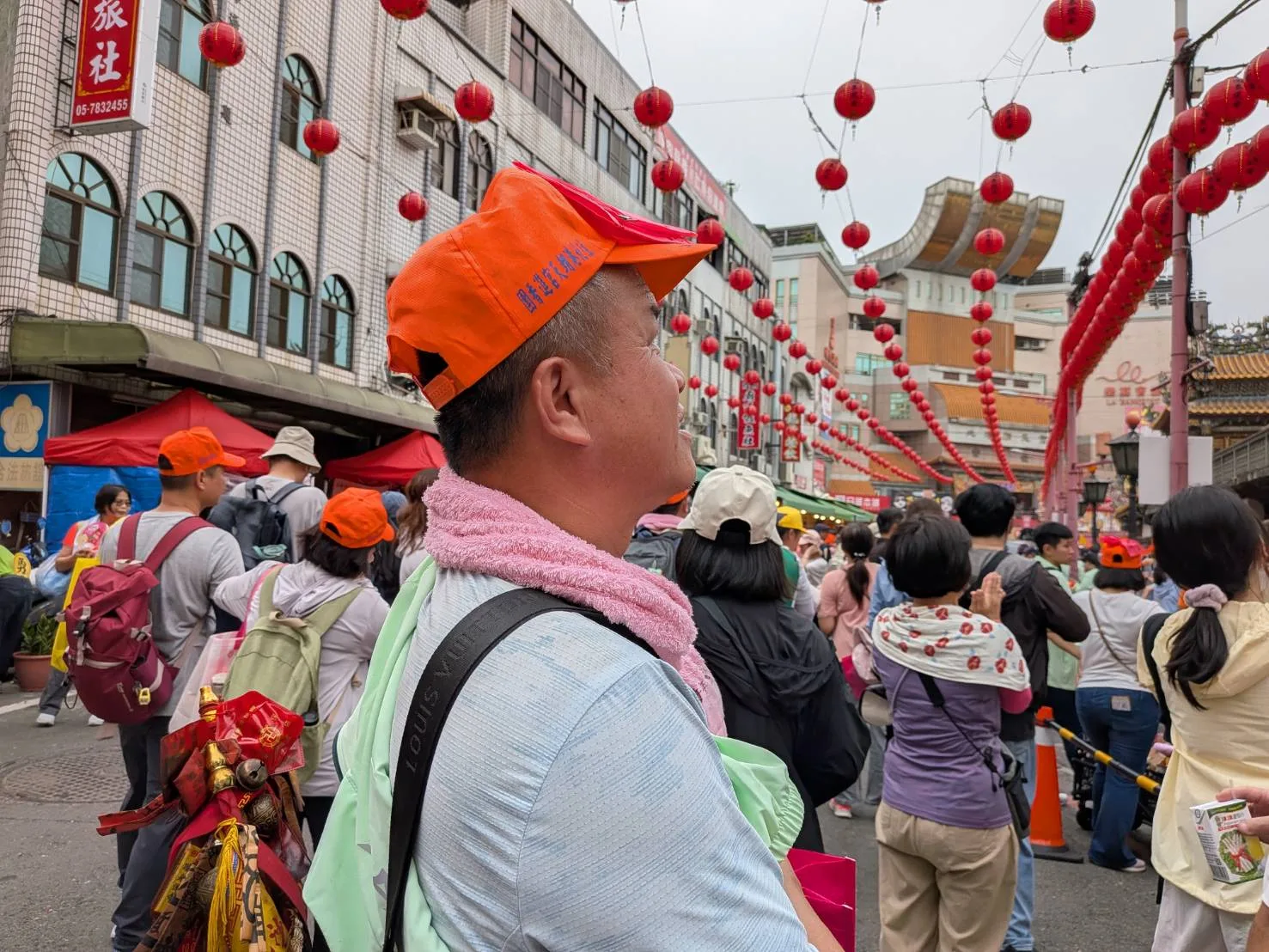 白沙屯媽祖｜東勢客家人香燈腳兼發物資喊：「善的循環」