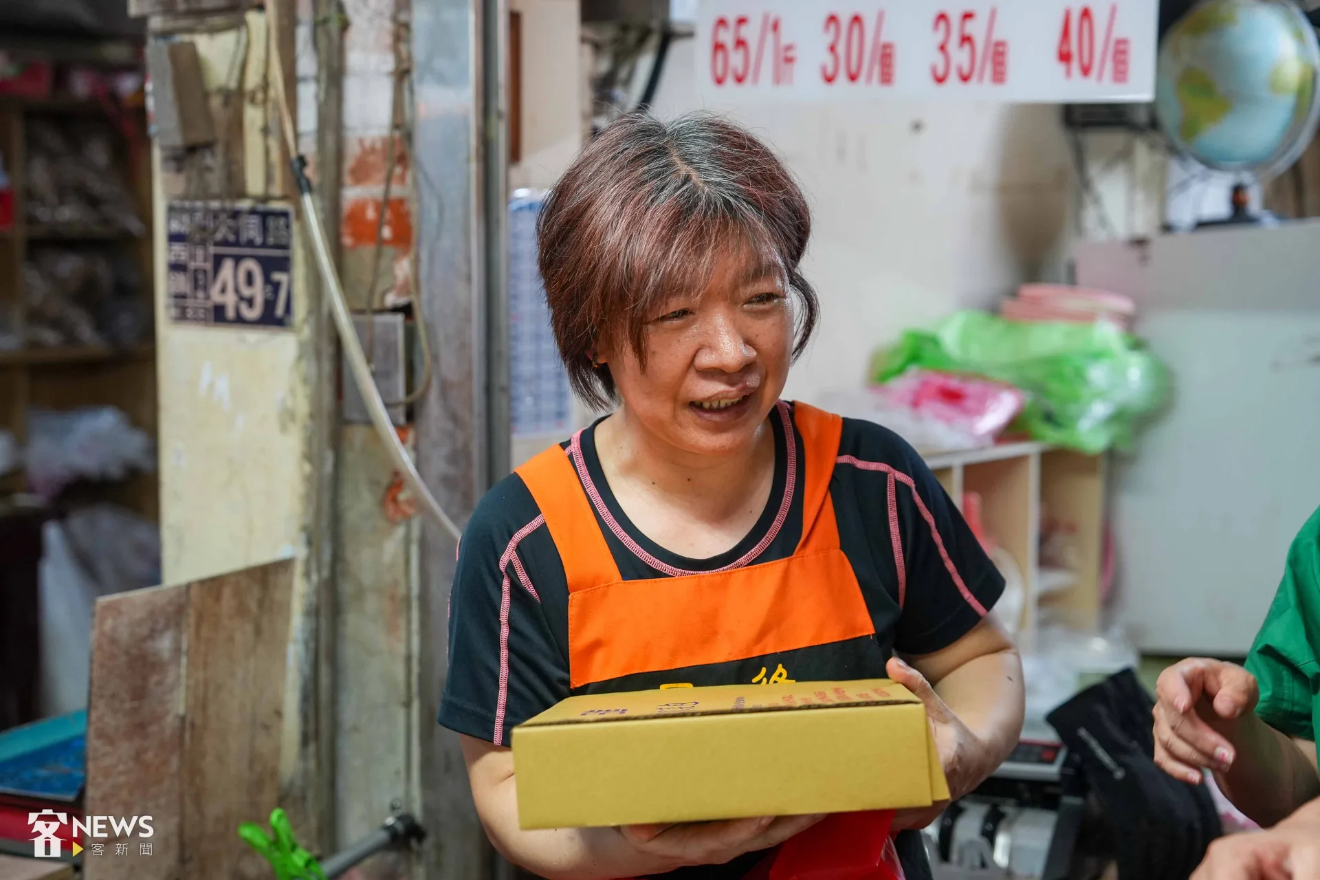 日進菜包店家說，沒有賣菜包的半年改賣仙草和米苔目。李台源攝