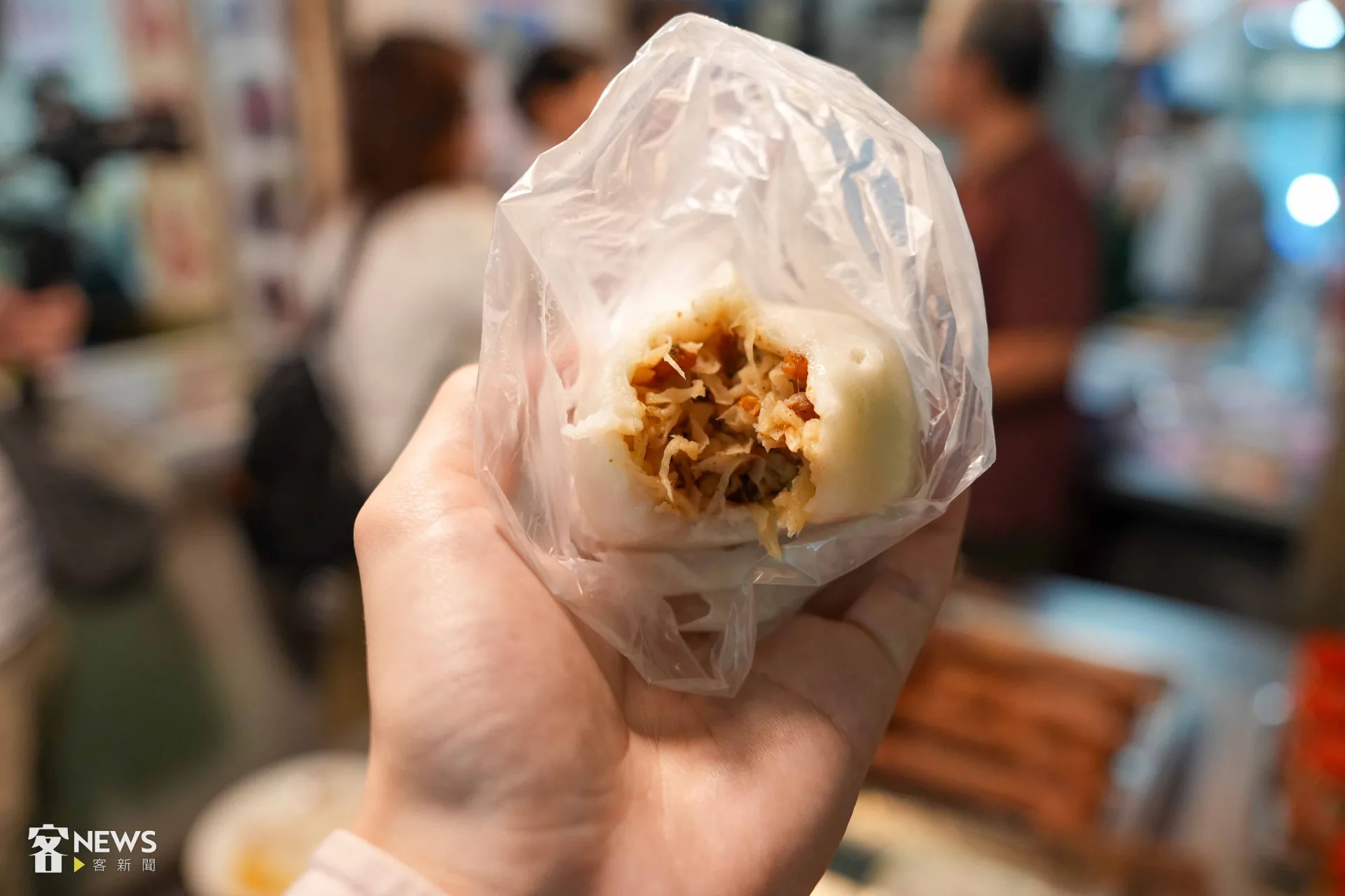 日進菜包內餡有著滿滿新鮮蘿蔔絲，配合國產蘿蔔產季，只賣10月到隔年清明節。李台源攝