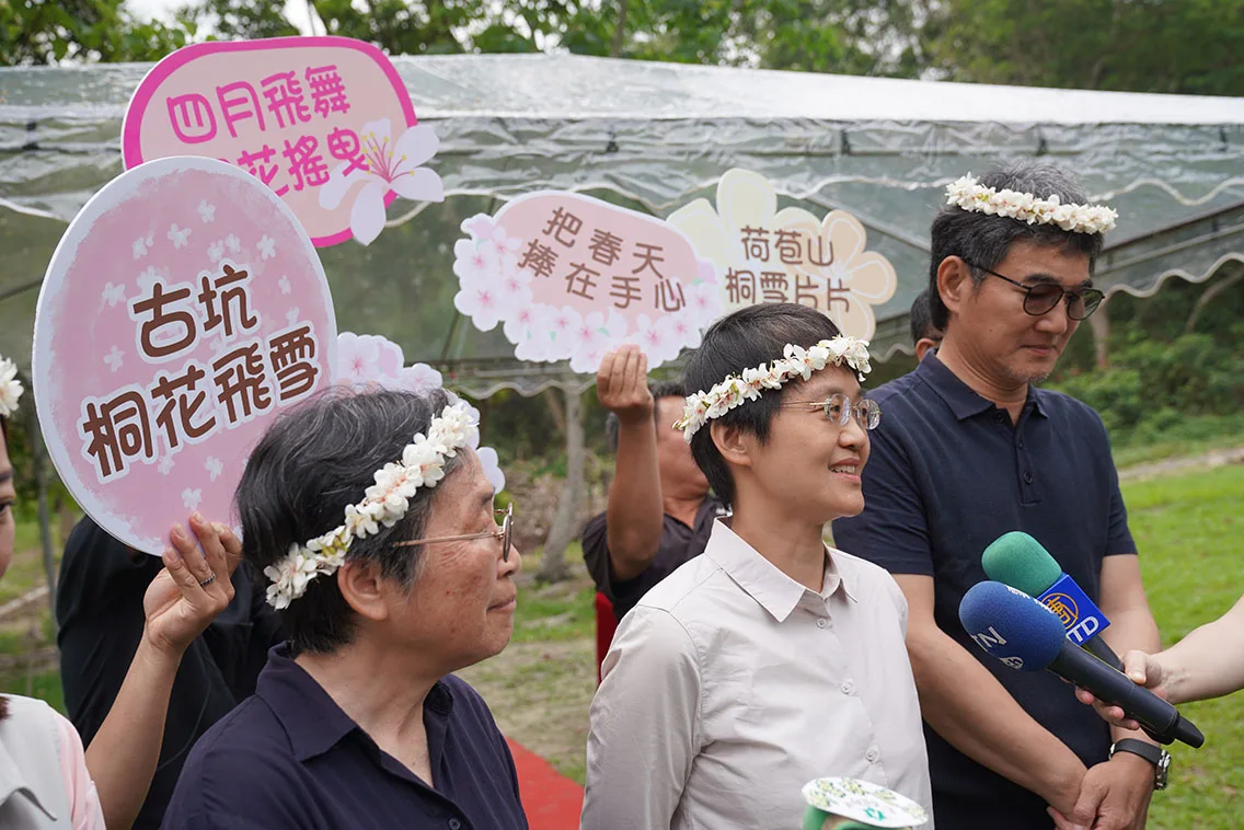 「2026古坑桐花祭-山林裡的白色約定」，客委會主委古秀妃表示，每年四五月，民眾自人會想走入山林，感受自然的珍貴。