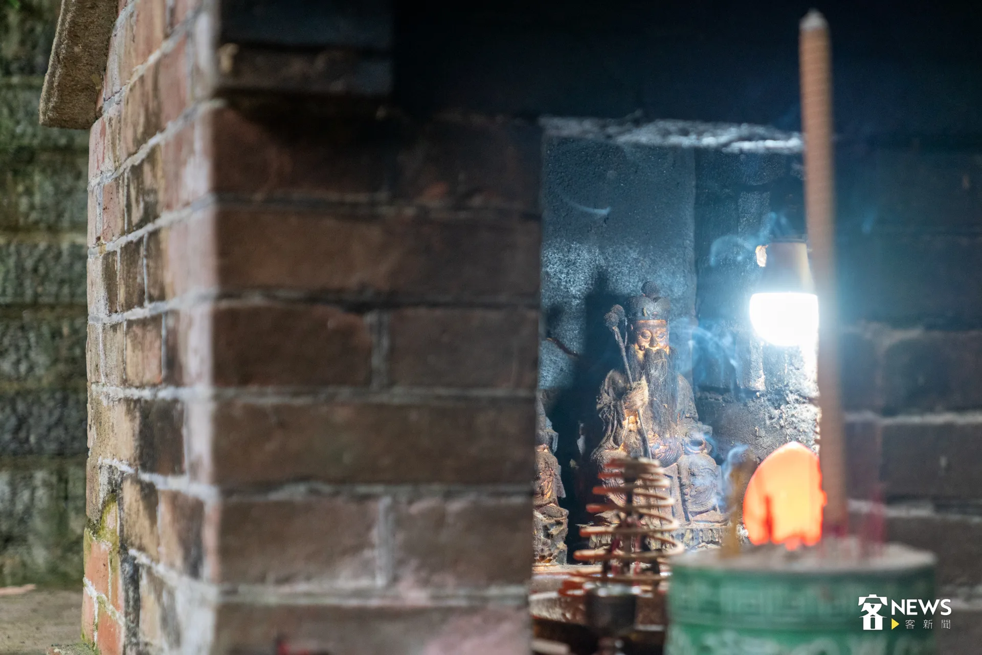 雖然山中並無住人，但廖梧佑的阿祖替伯公整理個能遮風避雨的祭祀場所。洪藝晅攝
