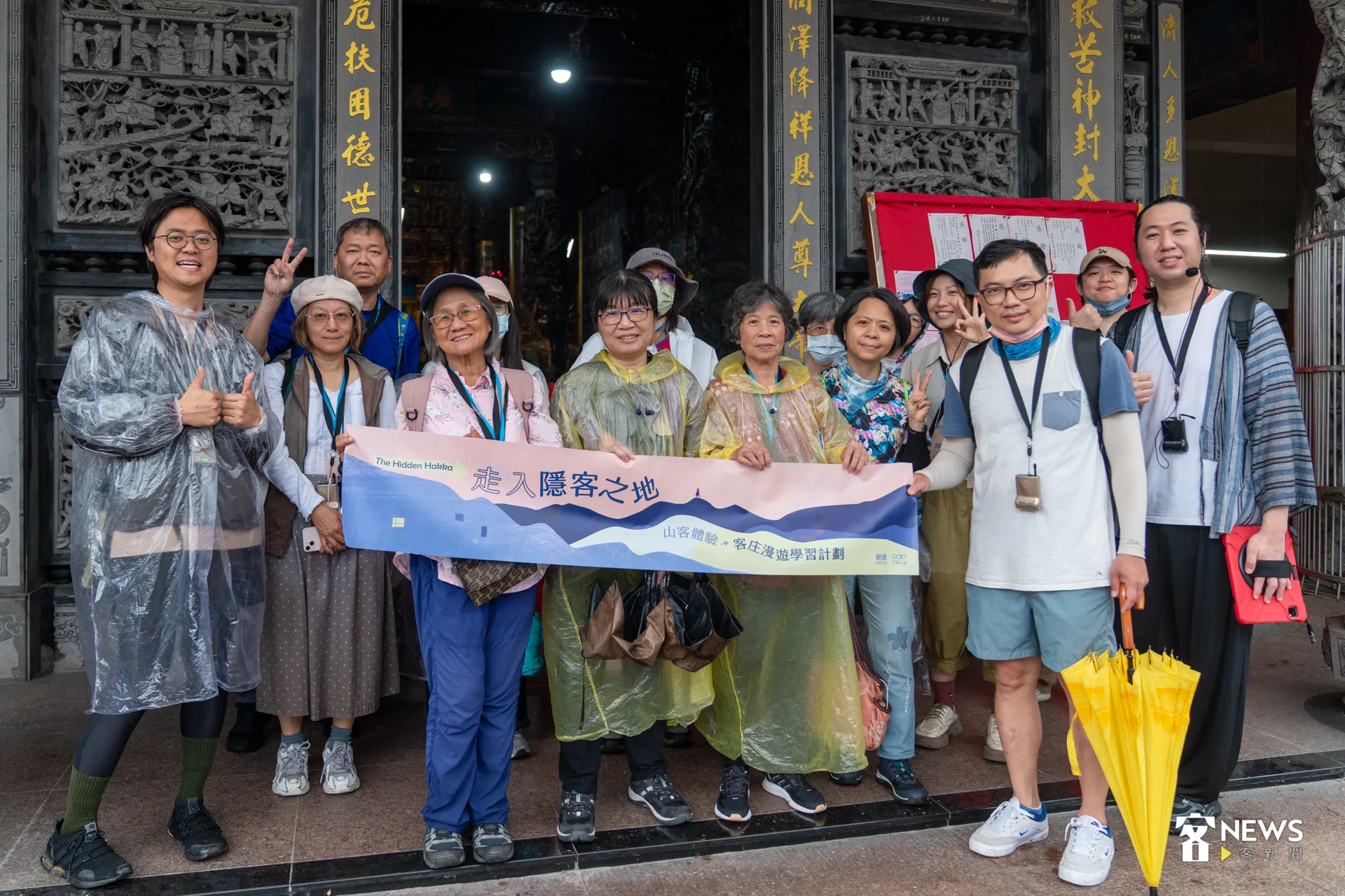 安坑客底小旅行帶領民眾認識詔安廖氏與汀洲游氏的拓墾故事，也解開「生廖死張」等地方習俗之謎。洪藝晅攝