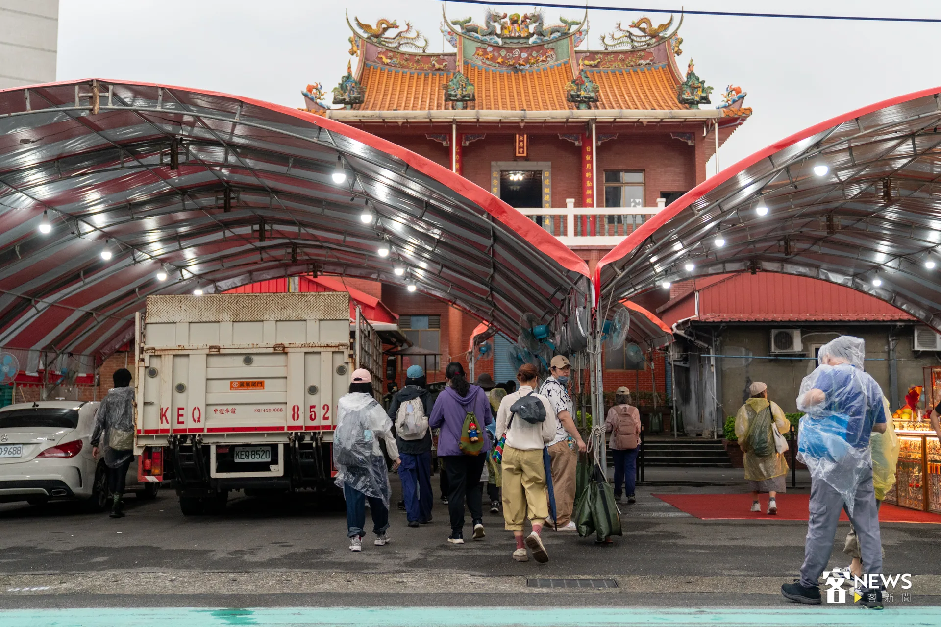 由在地團隊與紀錄片工作者引路，深入內五張庄、十四份及吳厝底等聚落。洪藝晅攝