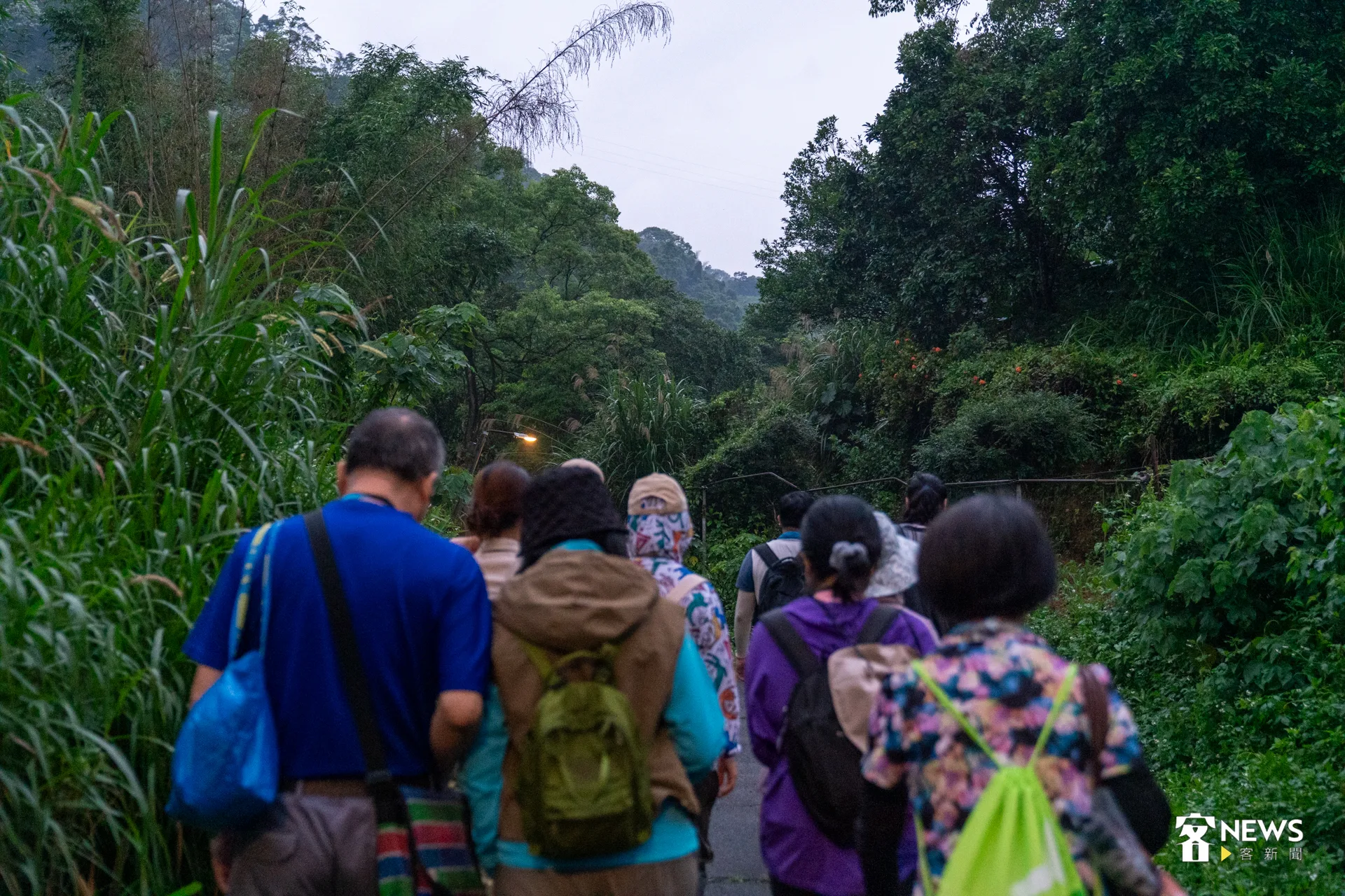 安坑客底小旅行從下午開始一路至夜晚，帶領民眾走入安坑的歷史脈絡。洪藝晅攝