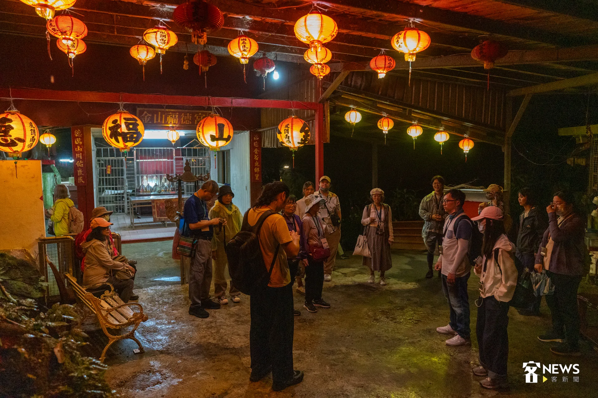 安坑客底小旅行從下午開始一路至夜晚，帶領民眾走入安坑的歷史脈絡。洪藝晅攝