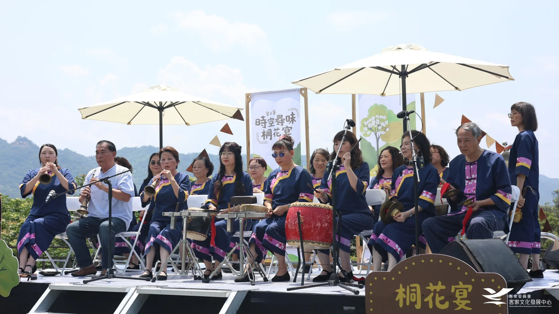 桐花宴現場以音樂、美食呈現，打造一場五感饗宴。客發中心提供