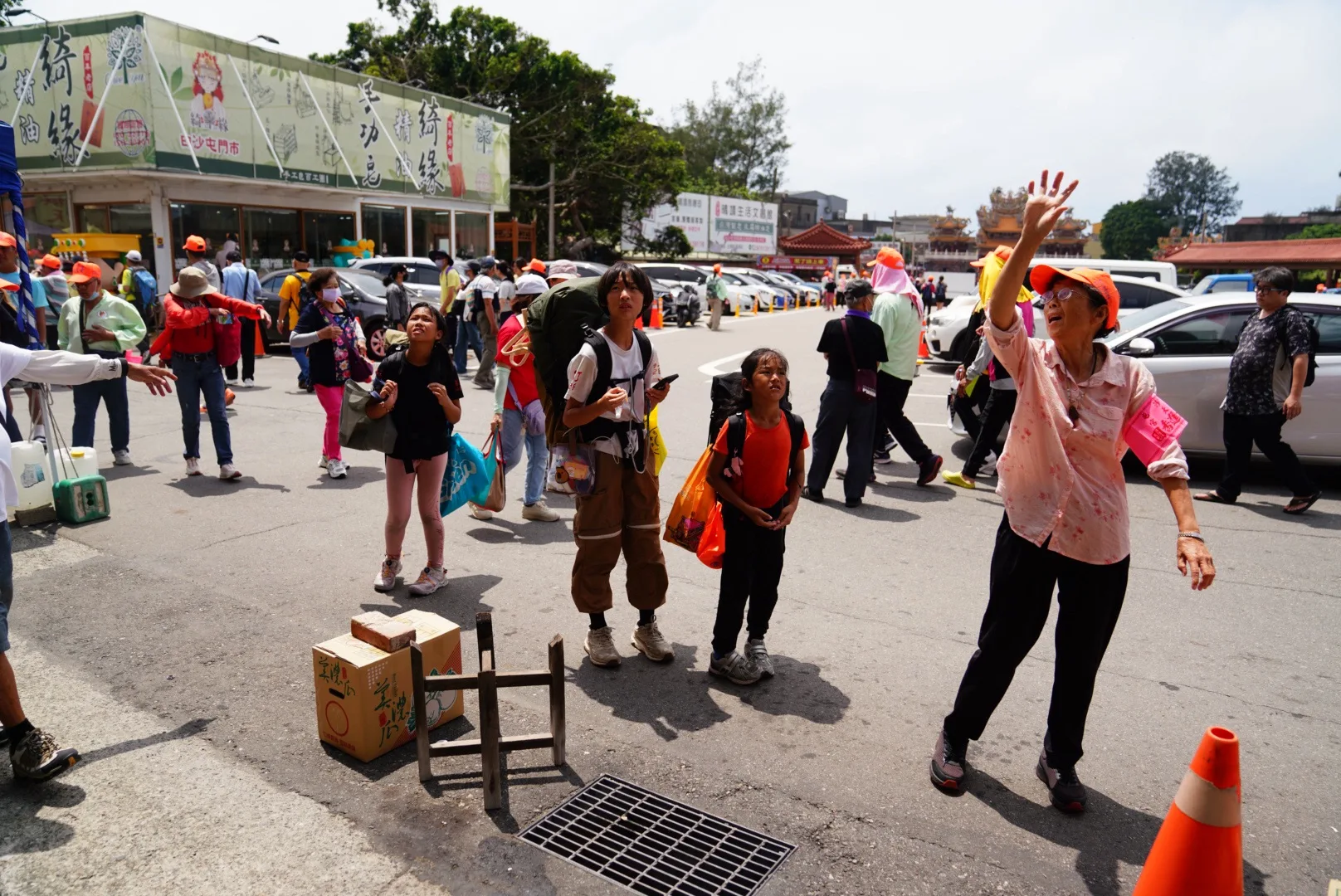 來自台中紅泥巴自學團的學生，跟著媽祖腳步走完全程。范修語攝