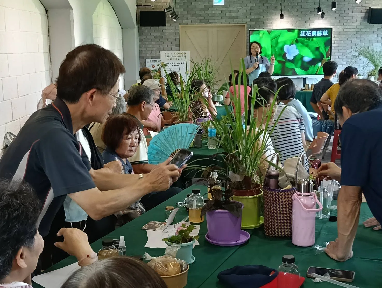 美濃客家文物館「七感療癒食農體驗工作坊」，兼具文化、環教、療癒等的多感互動體驗。高雄市客委會提供