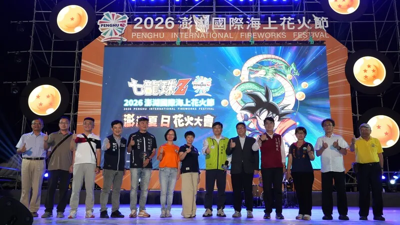 澎湖海上花火節試放10分鐘　逾5000民眾搶頭香