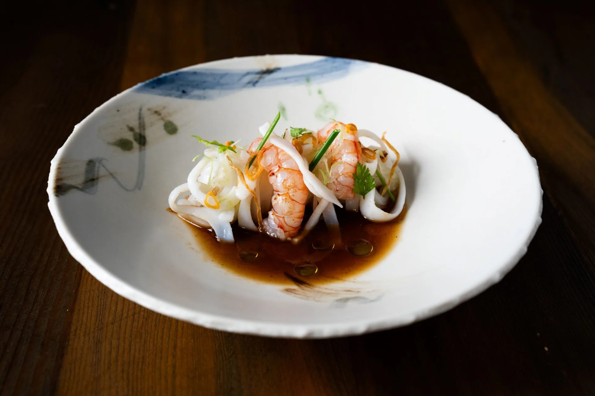 冷前菜「Hors d’œuvre Froid 繾綣山海」香檬醬油手工粄條與輕炙海鮮。屏東縣政府提供