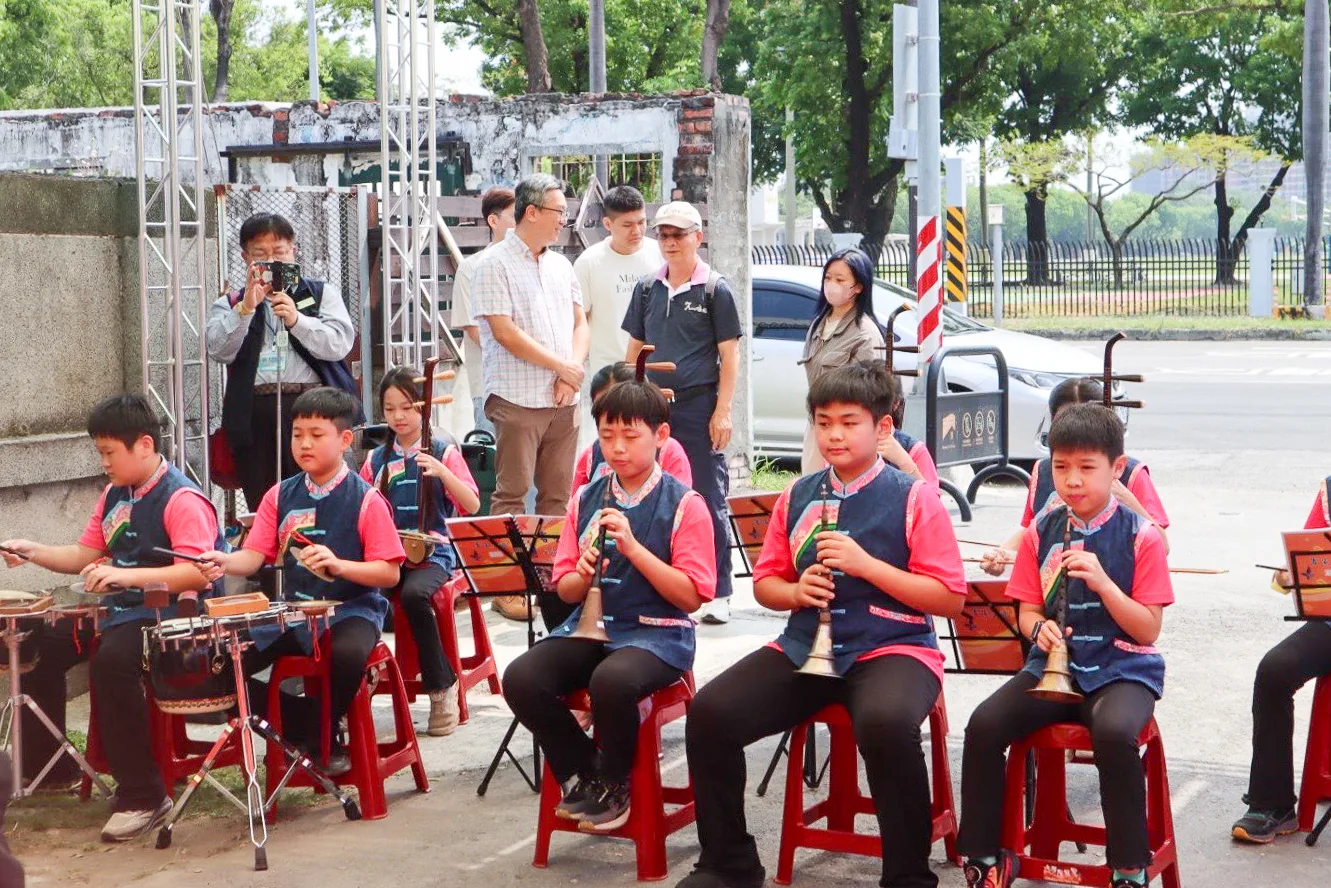 美濃福安國小八音現場演奏。高雄市客委會提供