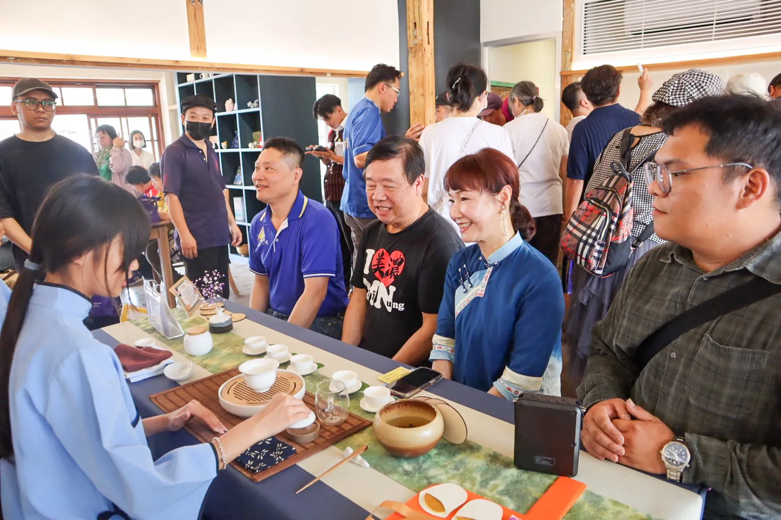 高雄市新發國小小小茶藝師茶藝展演。高雄市客委會提供