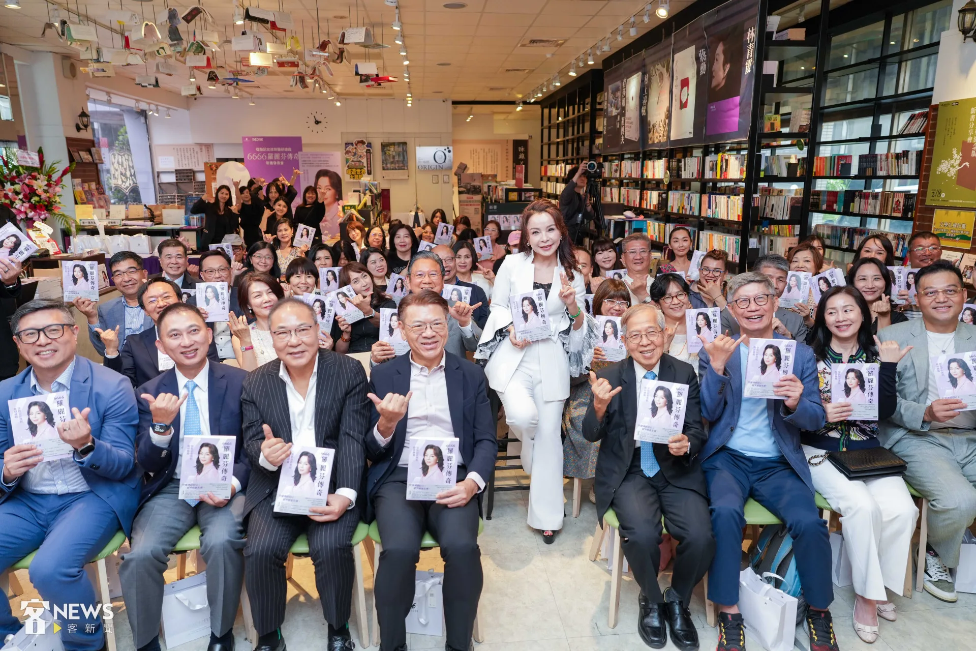 羅麗芬控股總裁羅麗芬出版《6666羅麗芬傳奇》，4月16日在時報大樓舉辦新書發表會。李台源攝