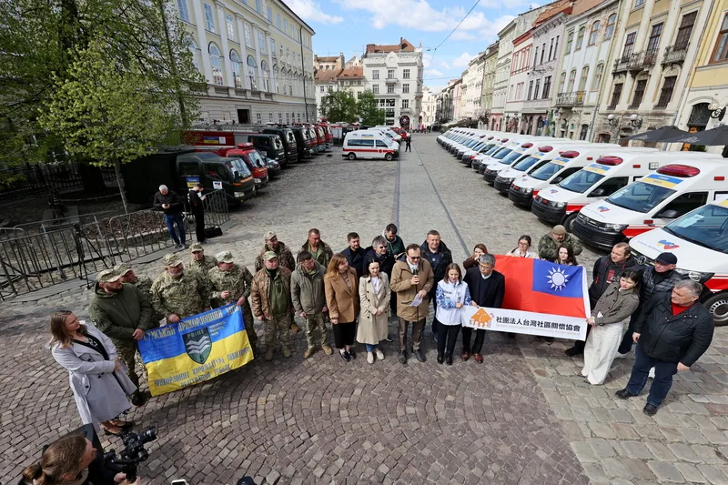 台灣捐贈68輛救護救災車抵烏克蘭　深化人道合作