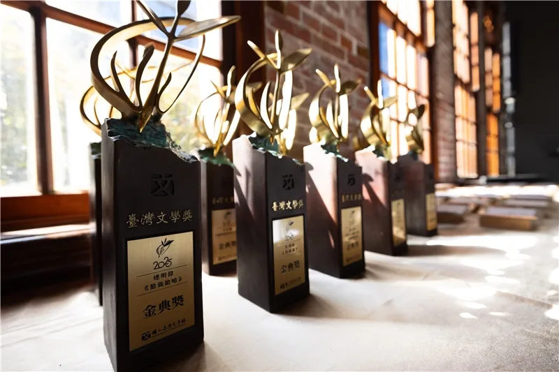 台灣文學獎金典獎正獎獎座，2025年資料照。翻攝自台文館