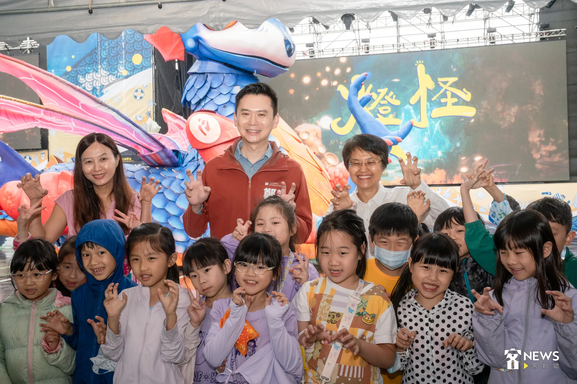 客家親子劇《燈怪》今（24）日起一連三天，在新竹縣政府前縣政六路（光明六路至光明九路段）免費開演。洪藝晅攝