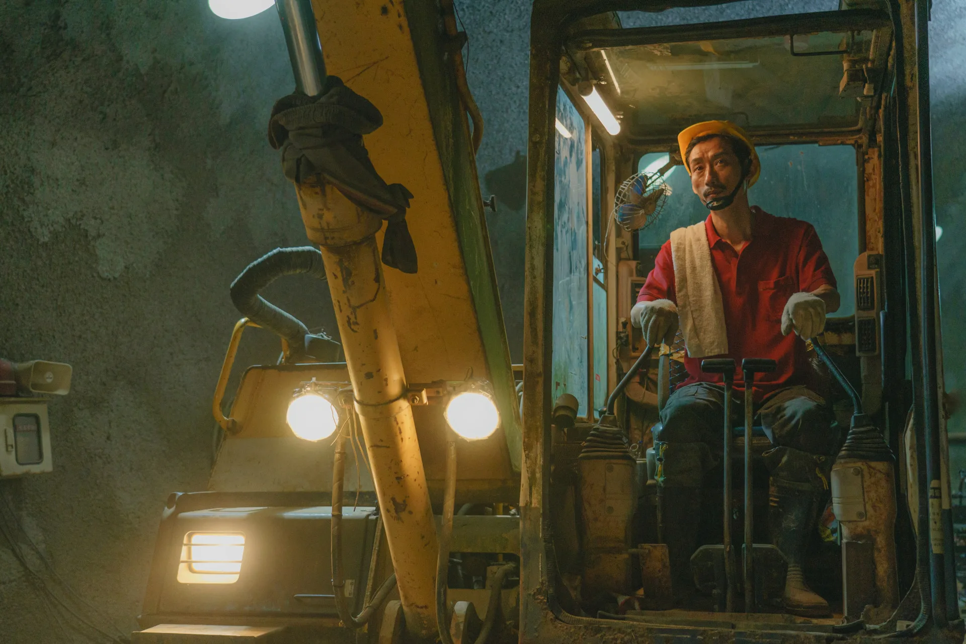 陳竹昇在劇中飾演一位罹患潛水夫病的捷運工人。客家電視台提供