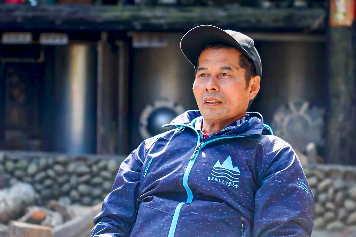 羅萬真說，修古道是生活的一部分，挑炭古道更是「客家精神的展現」。翻攝自Youtube影片榮譽步道師：羅萬真