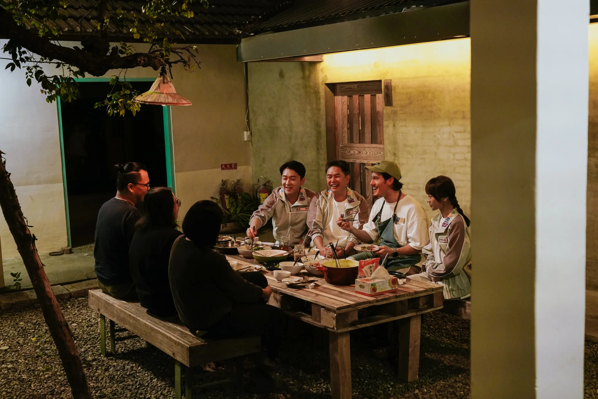 第二季前往台東駐村，好山好水加上好米，讓大家直呼幸福肥。客家電視提供