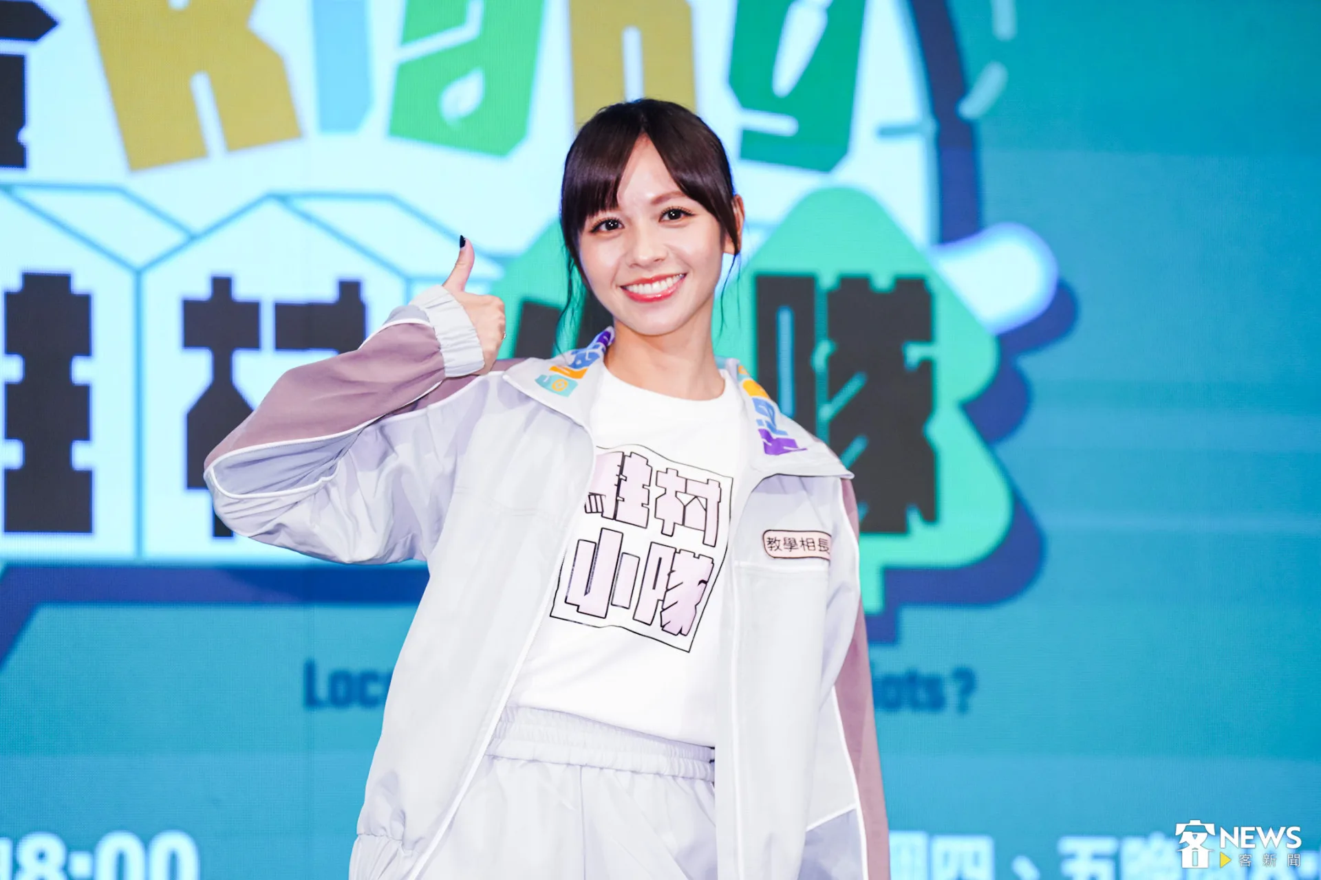 黃姵嘉拍攝期間遇上生理期，因長時間曝曬加上強風狂吹，忍不住直呼「難道不能去有遮蔽的涼亭嗎？」朱愷元攝