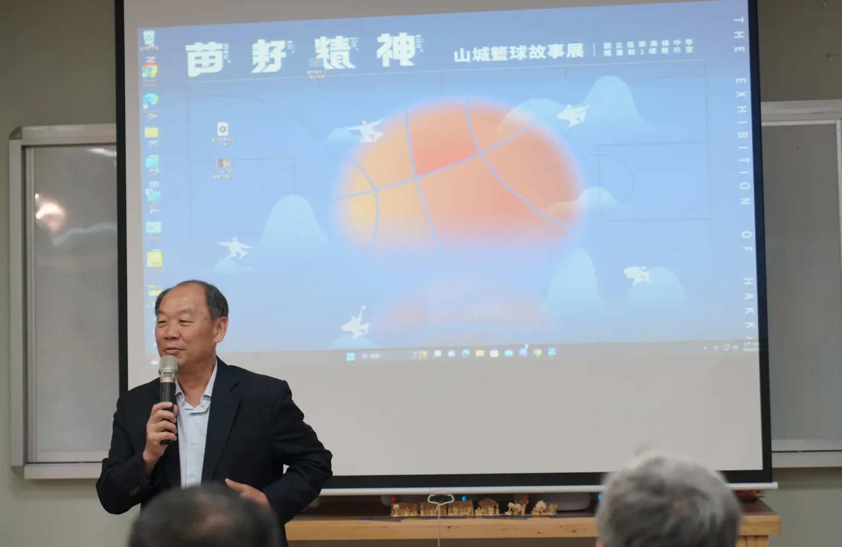 客家文化發展中心主任謝勝信表示，透過「苗籽精神─山城籃球故事展」巡展將堅持理想的客家硬頸精神帶到校園。