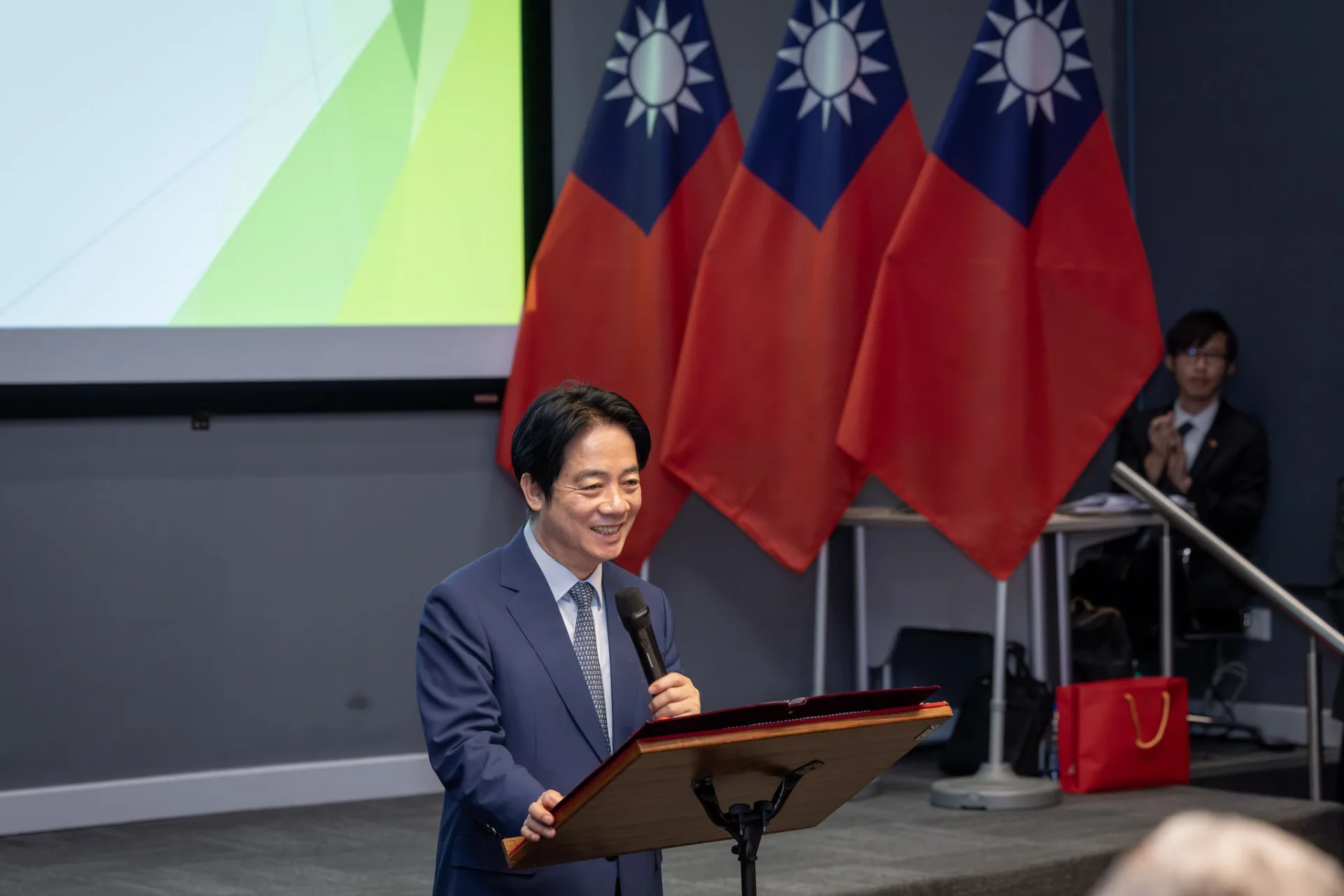 總統賴清德聽取「戰略儲油槽」及「台灣產業創新園區」（TIIP）簡報，並致詞。總統府提供