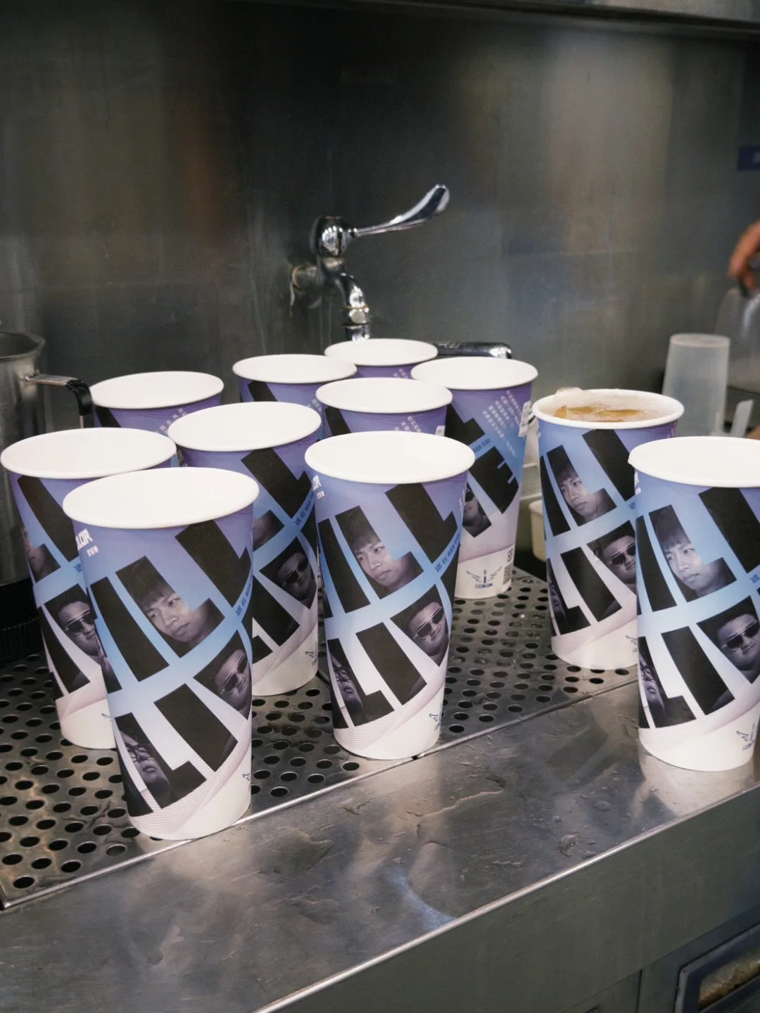iColor愛客樂與思茶合作推出客家珍奶聯名飲品。圖iColor提供