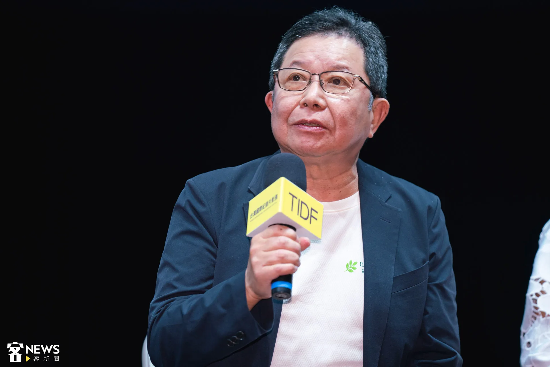 盧思岳回憶當初參與社會運動的回憶，也感謝導演留下紀錄。朱愷元攝