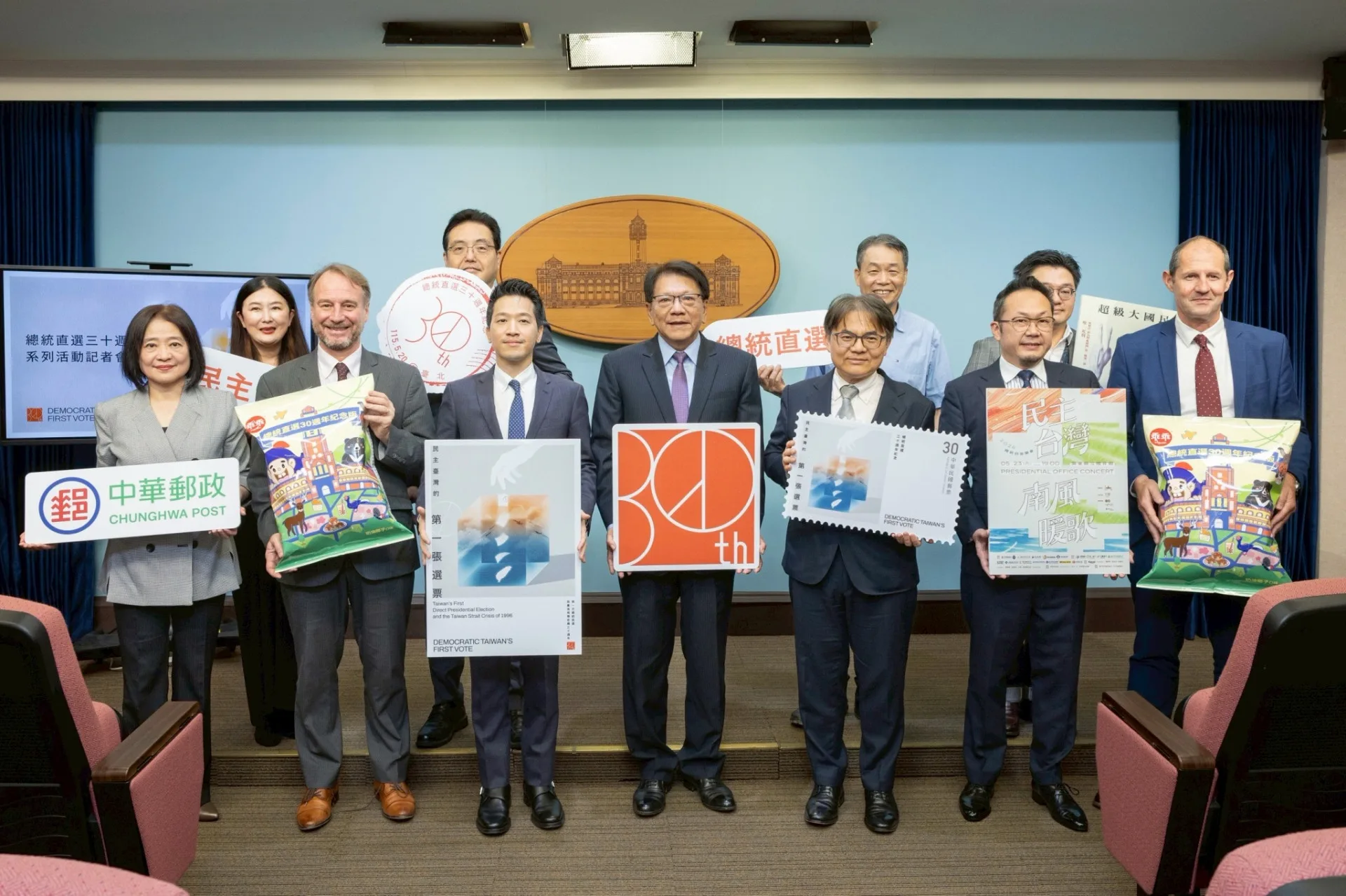 總統府昨（7）日上午召開「總統直選30週年」系列活動公布記者會，說明相關系列活動及總統府大開放參觀活動內容。總統府提供