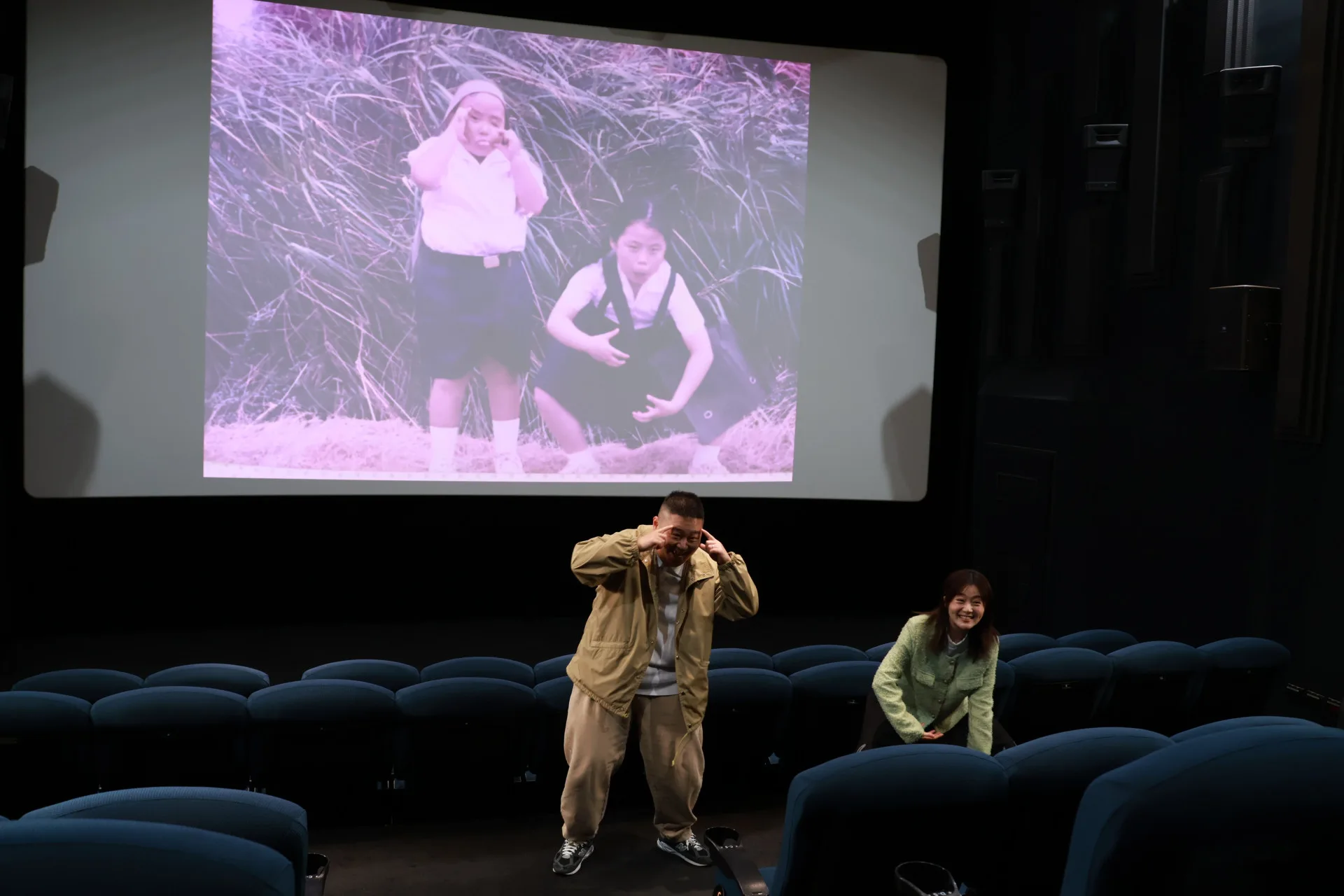楊小黎與郝劭文曾在1996年電影《狗蛋大兵》同台演出，如今再度合體。客家電視台提供